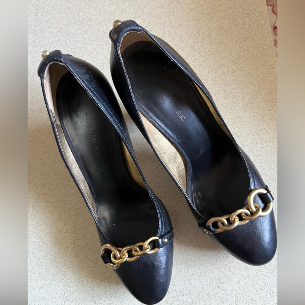 Banana Republic Black Leather heels with Gold Chain